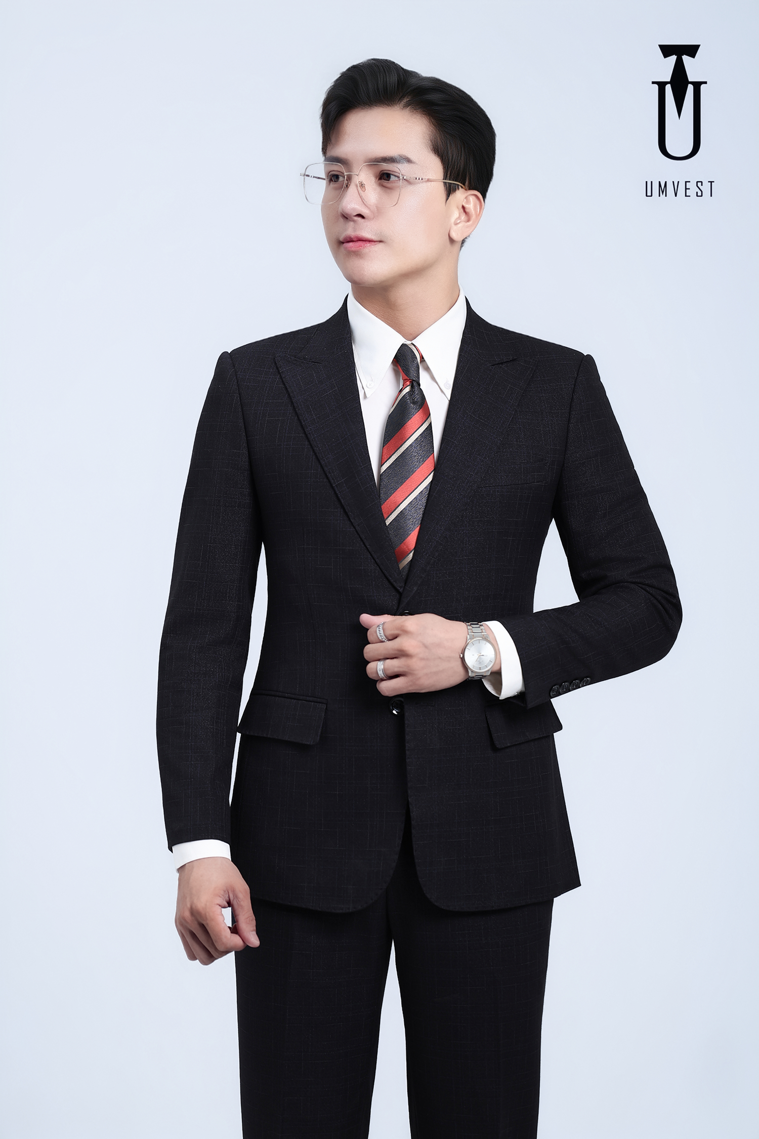 Các kiểu vest đen đặc trưng cho nam giới