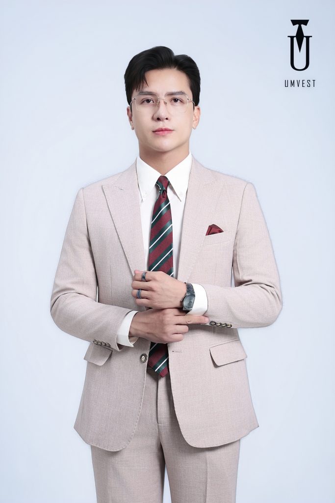 Linh hoạt mỗi bộ vest trong từng hoàn cảnh